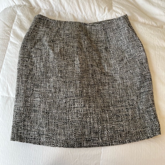 Banana republic skirt. - Picture 6 of 11